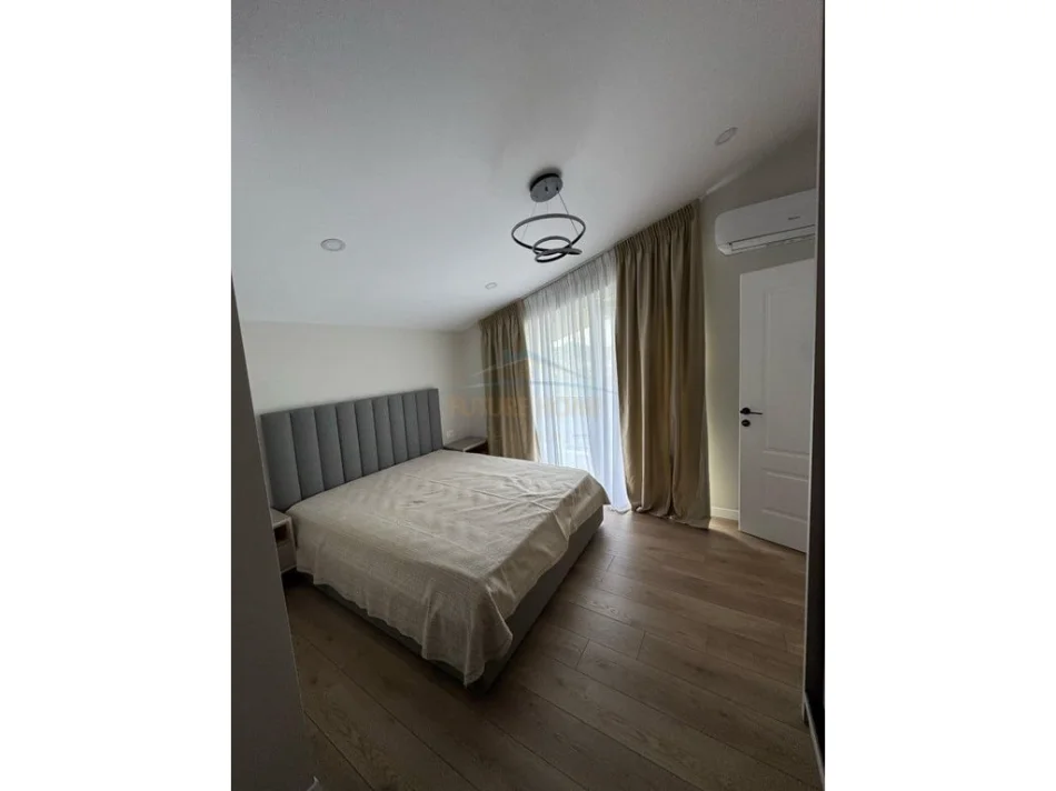 Tirane, jepet me qera Vile Vile 2 Katshe Kati 0, 200 m² 1.500 € (teg)