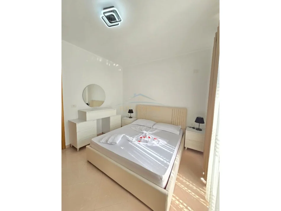 Tirane, jepet me qera apartament 2+1 Kati 8, 115 m² 700 € (5 MAJ)