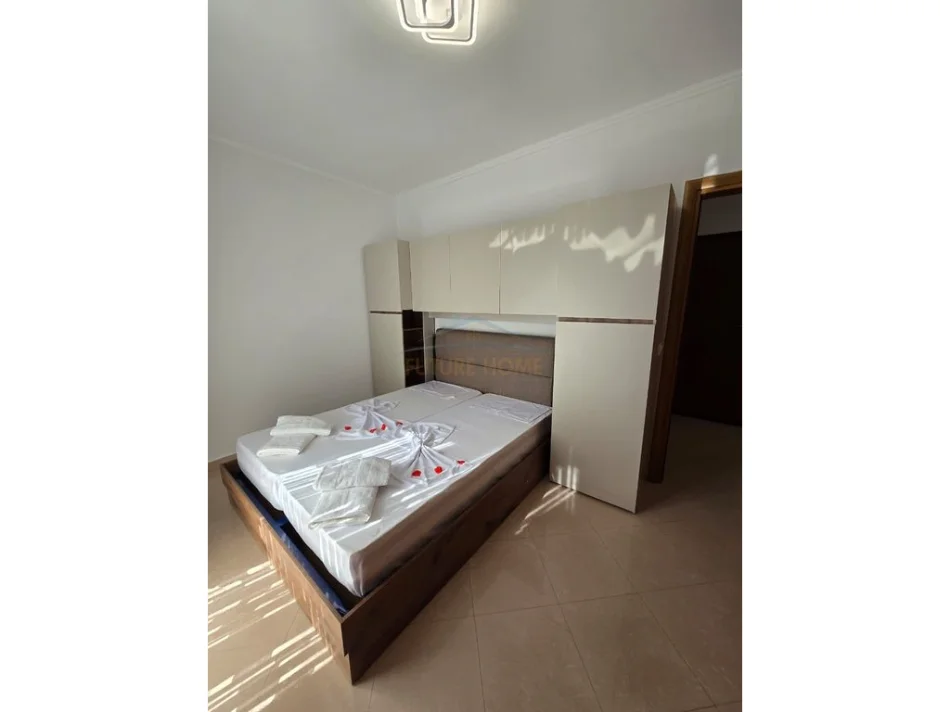 Tirane, jepet me qera apartament 2+1 Kati 8, 115 m² 700 € (Rruga 5 Maji)
