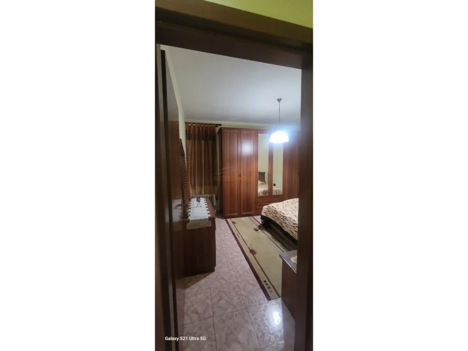 Tirane, jepet me qera apartament 2+1+Ballkon Kati 8, 108 m² 900 € (Blloku)