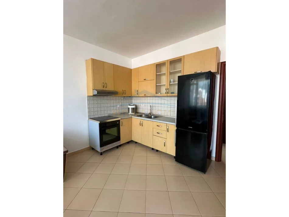 Tirane, jepet me qera apartament 2+1+Ballkon Kati 2, 114 m² 600 € (Jordan Misja)