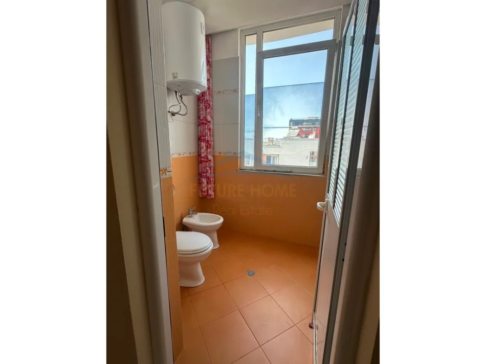 Tirane, jepet me qera apartament 2+1+Ballkon Kati 2, 114 m² 600 € (Jordan Misja)