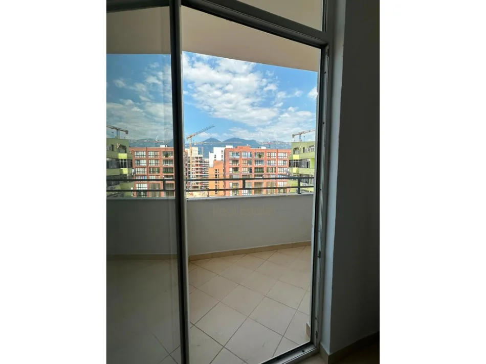 Tirane, jepet me qera apartament 2+1+Ballkon Kati 2, 114 m² 600 € (Jordan Misja)