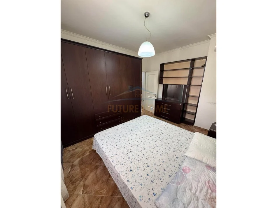 Tirane, jepet me qera apartament 2+1+Ballkon Kati 4, 104 m² 550 € (astir)