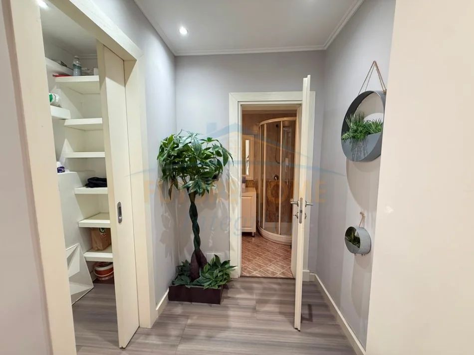 Tirane, jepet me qera Sallon Estetike Kati 0, 49 m² 800 € (Brryli)