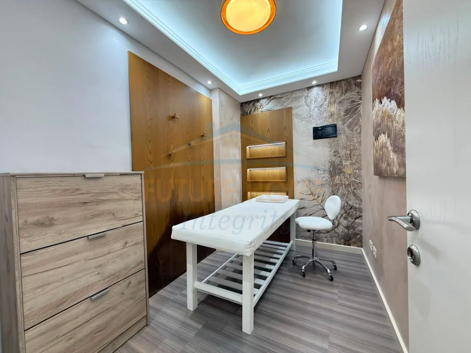 Tirane, jepet me qera Sallon Estetike Kati 0, 49 m² 800 € (Brryli)