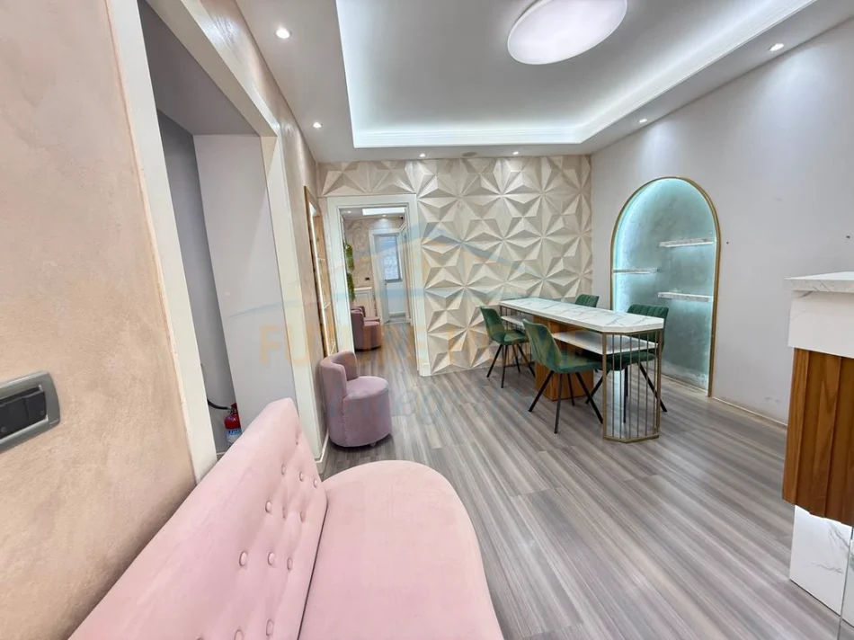 Tirane, jepet me qera Sallon Estetike Kati 0, 49 m² 800 € (Brryli)