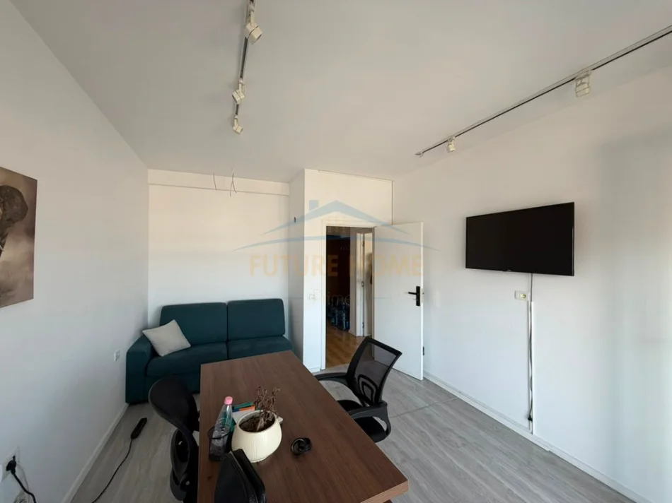 Qera, Ambient per zyra, Komuna e Parisit, Tirane 0696069906