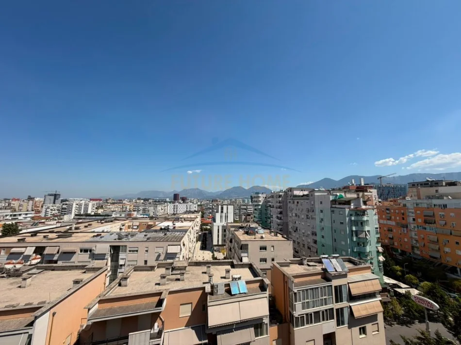 Tirane, jepet me qera zyre Kati 8, 131 m² 1.100 € (Komuna e Parisit)