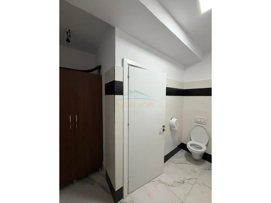 Tirane, jepet me qera zyre Kati 8, 130 m² 1.100 € (Komuna e parisit)