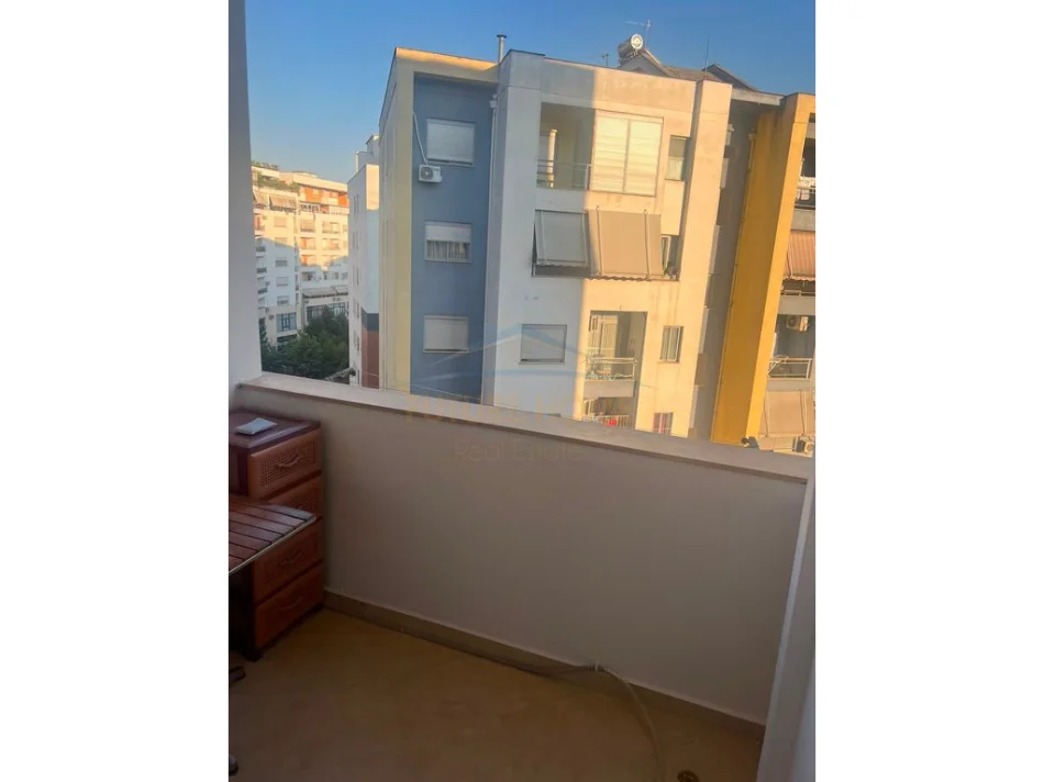 Qera, Apartament 2+1+2, Unaza e Re   60,000 Lekë 0696069906