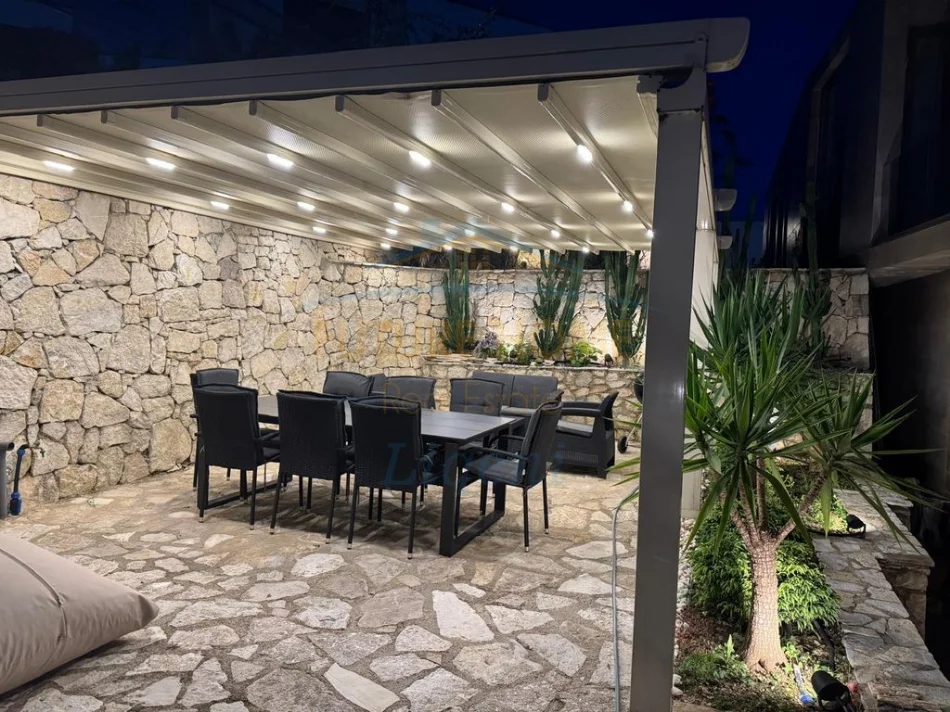 Dhermi - Palase, shitet Vile Vile 2 Katshe , 278 m² 1.400.000 € (Dhermi - Palase)