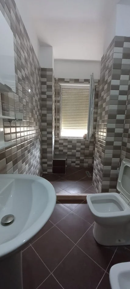 Tirane, shitet apartament 1+1 Kati 4, 83 m² 87.000 € (Hotel Gaxherri)