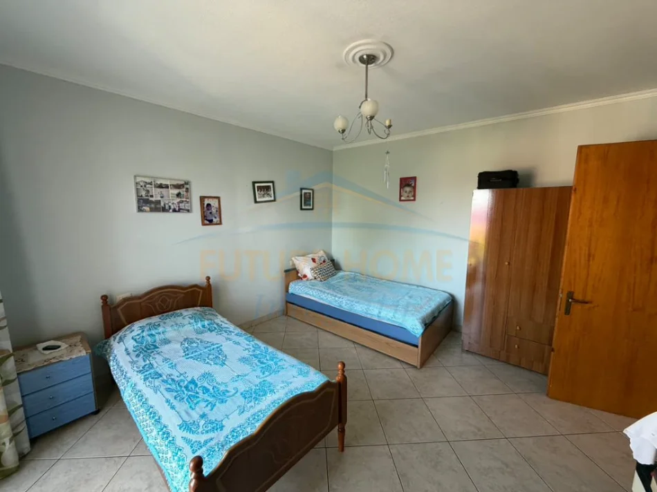 Tirane, shitet apartament 2+1 Kati 4, 107 m² 200.000 € (Kinostudio)