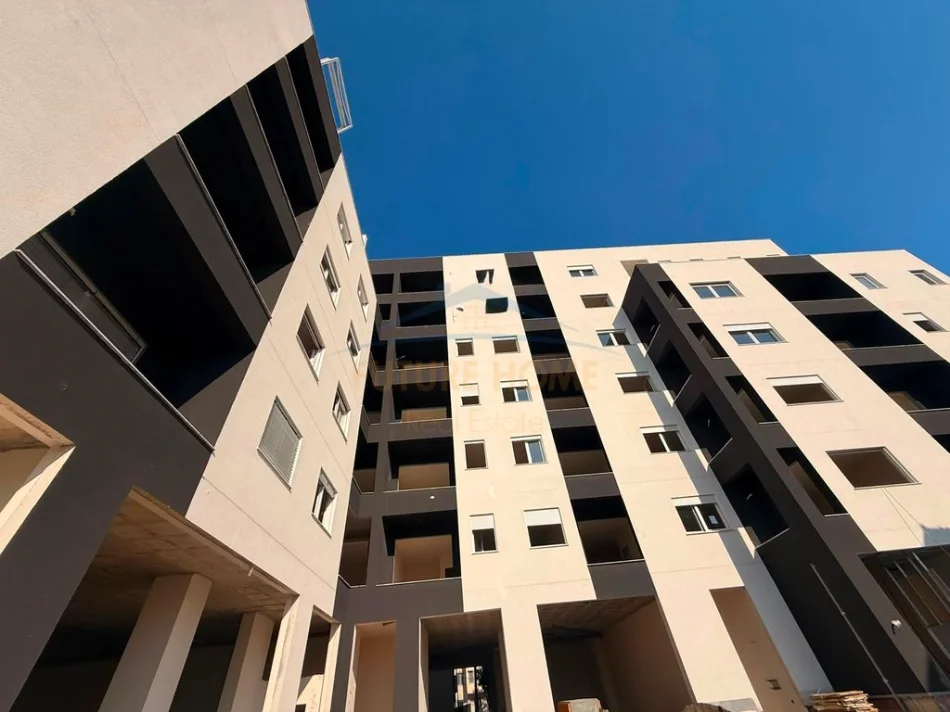Tirane, shitet apartament 1+1 Kati 3, 76 m² 91.000 € (Platinium 2)