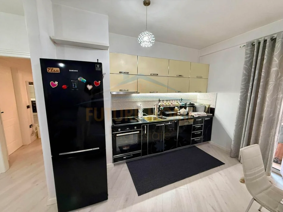 Tirane, shitet apartament 3+1+Ballkon Kati 5, 136 m² 250.000 € (UNAZA E RE)