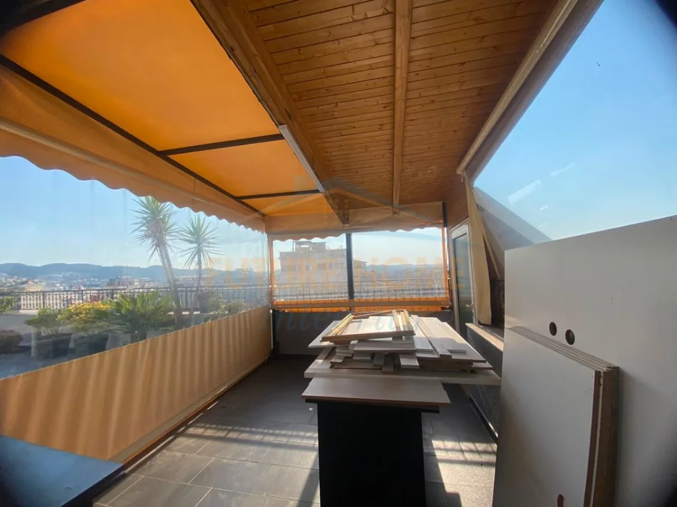 Qera, Ambient Biznesi, Rruga e Kavajës, Tiranë. 0696069906