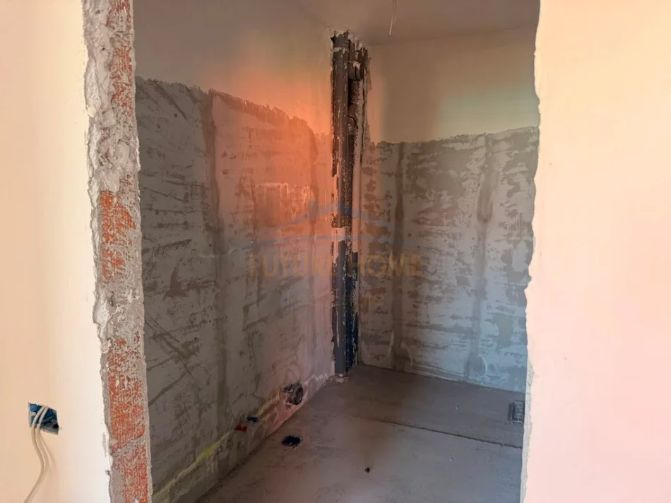 Tirane, shitet apartament 1+1+Ballkon Kati 4, 72 m² 86.000 € (Paskuqan)