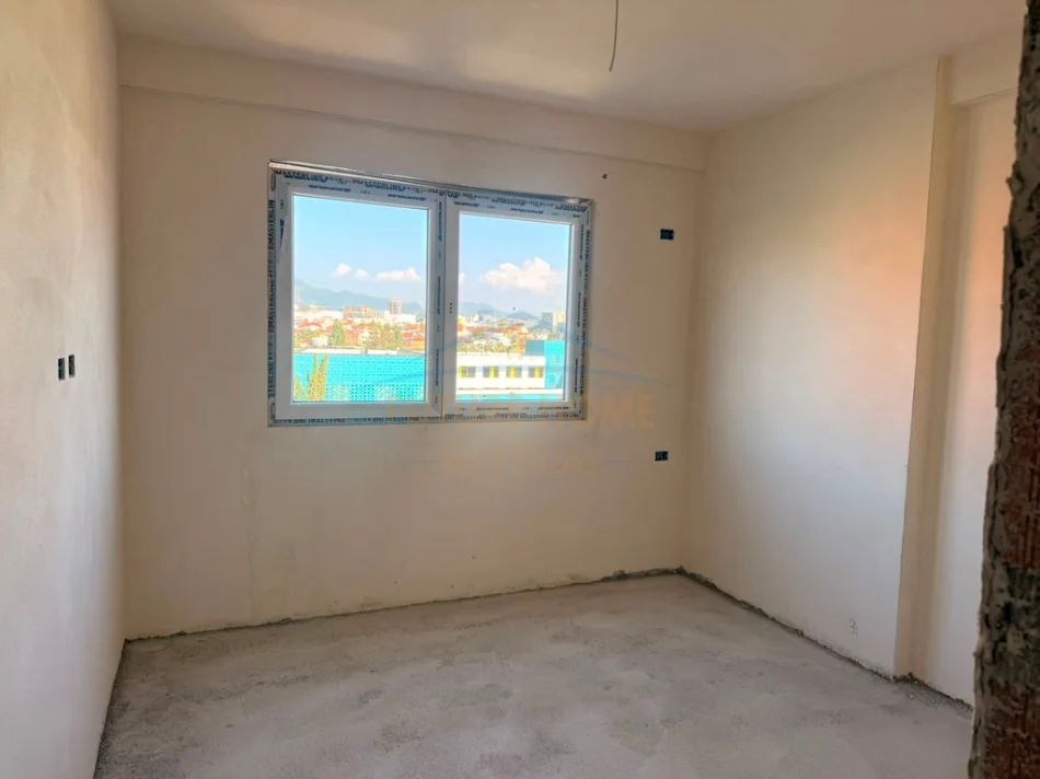 Tirane, shitet apartament 1+1 Kati 4, 72 m² 86.000 € (Platinium 2)