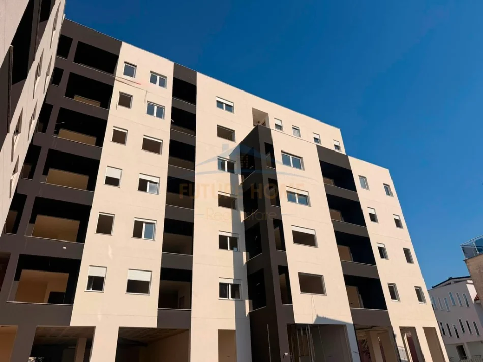 Tirane, shitet apartament 1+1 Kati 4, 72 m² 86.000 € (Platinium 2)