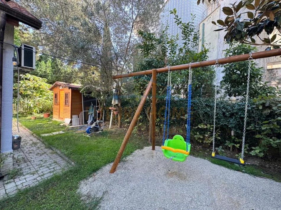 Durres, jepet me qera shtepi 2+1 Kati 2, 120 m² 2.500 € (Qerret, Kavaje)