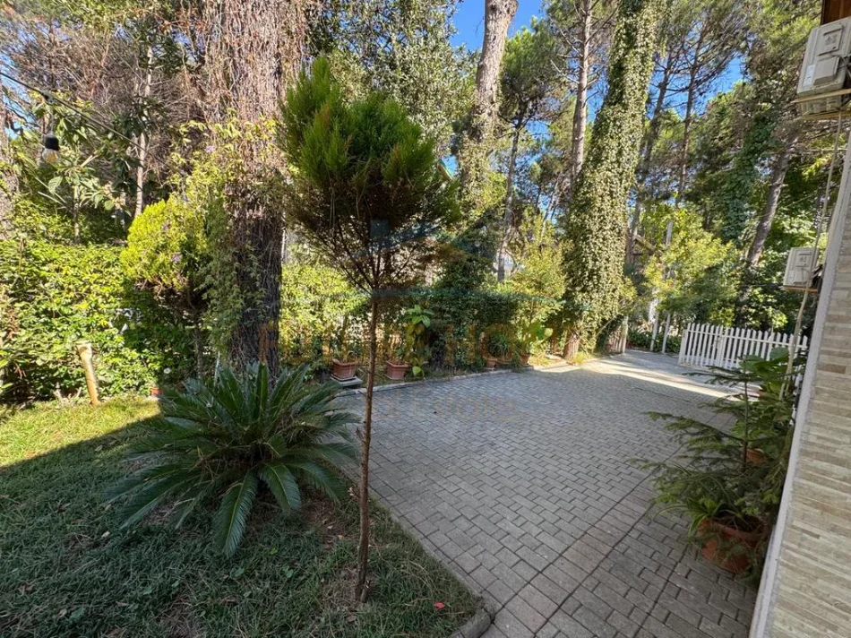 Durres, jepet me qera shtepi 2+1 Kati 2, 120 m² 2.500 € (Qerret, Kavaje)