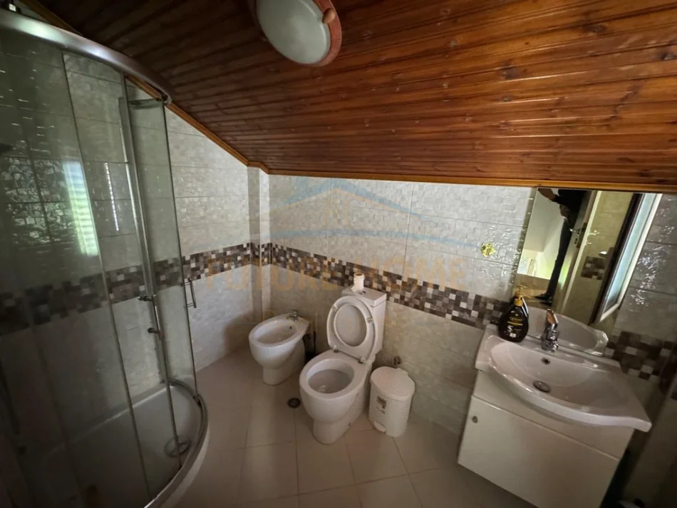 Durres, jepet me qera shtepi 2+1 Kati 2, 120 m² 2.500 € (Qerret, Kavaje)