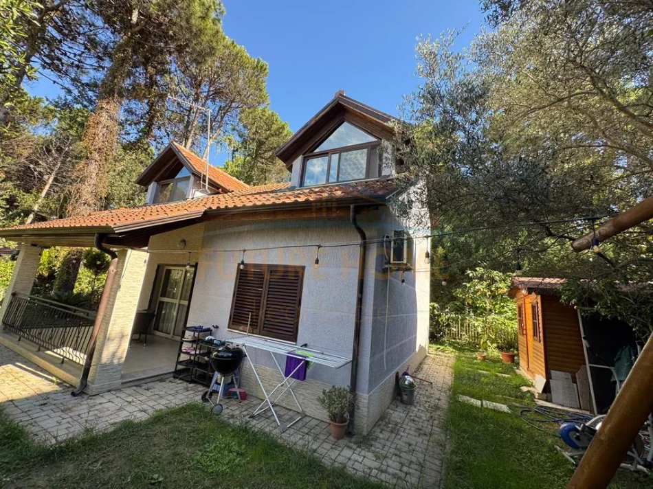 Durres, jepet me qera shtepi 2+1 Kati 2, 120 m² 2.500 € (Qerret, Kavaje)