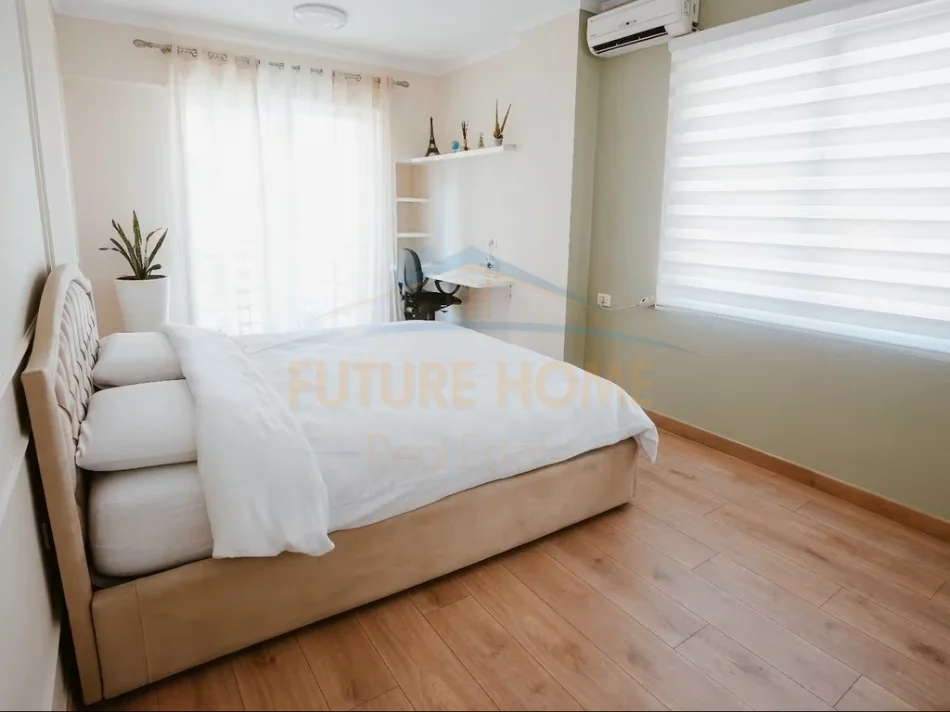 Tirane, jepet me qera apartament 2+1+Ballkon Kati 5, 90 m² 600 € (Unaza e Re)