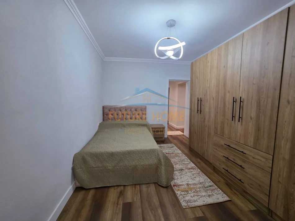 Tirane, jepet me qera apartament 2+1 Kati 1, 90 m² 1.000 € (qender)
