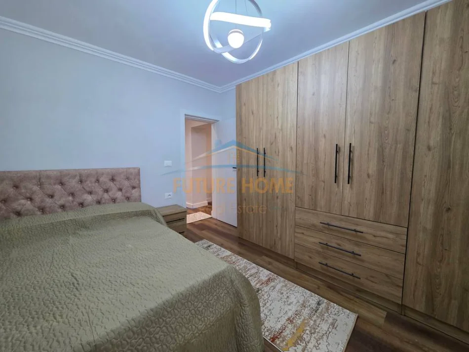 Tirane, jepet me qera apartament 2+1+Ballkon Kati 1, 91 m² 1.000 € (9 Kateshet)