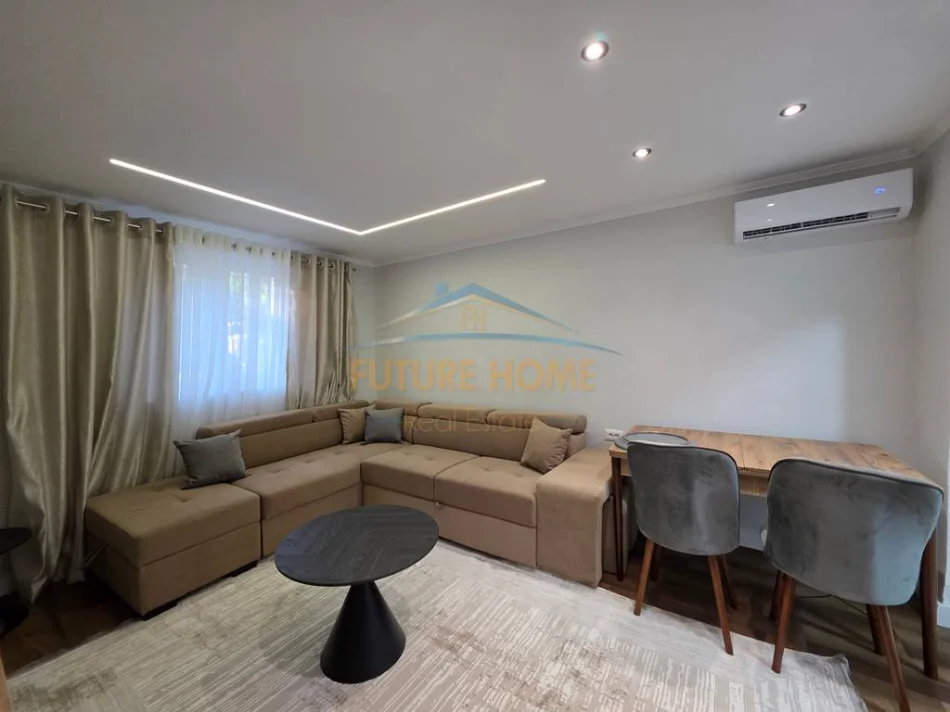 Tirane, jepet me qera apartament 2+1 Kati 1, 90 m² 1.000 € (qender)