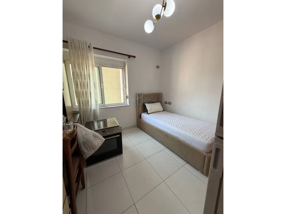 Tirane, jepet me qera apartament 3+1 Kati 3, 89 m² 650 € (rruga bardhyl)