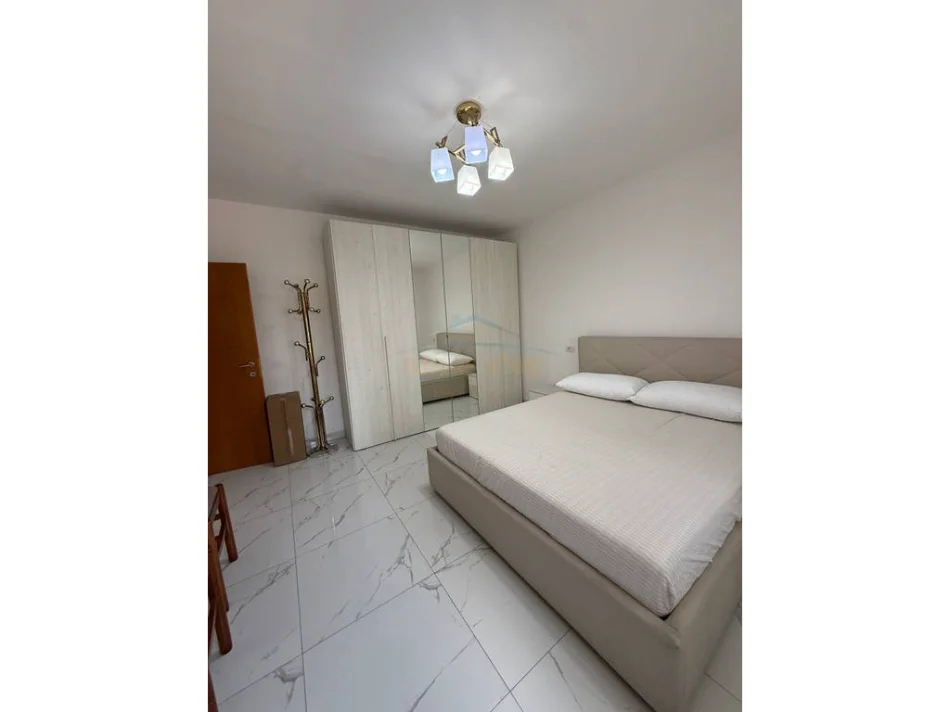 Shqiperi, jepet me qera apartament 3+1 Kati 3, 90 m² 650 € (Rruga Bardhyl)