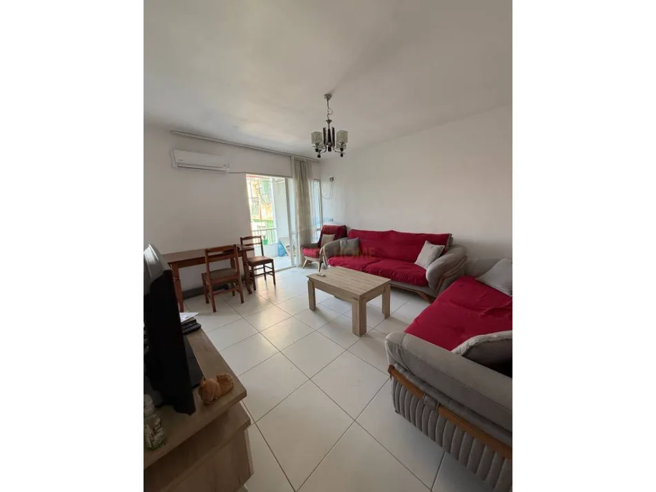 Tirane, jepet me qera apartament 3+1 Kati 3, 90 m² 650 € (Rruga Bardhyl)