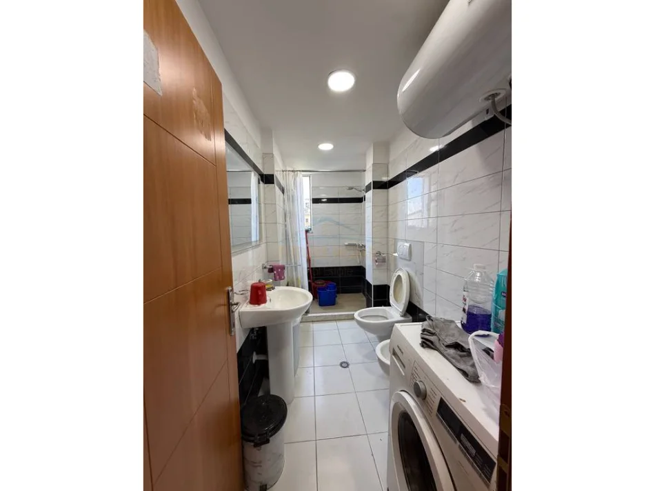 Tirane, jepet me qera apartament 3+1 Kati 3, 90 m² 650 € (Rruga Bardhyl)