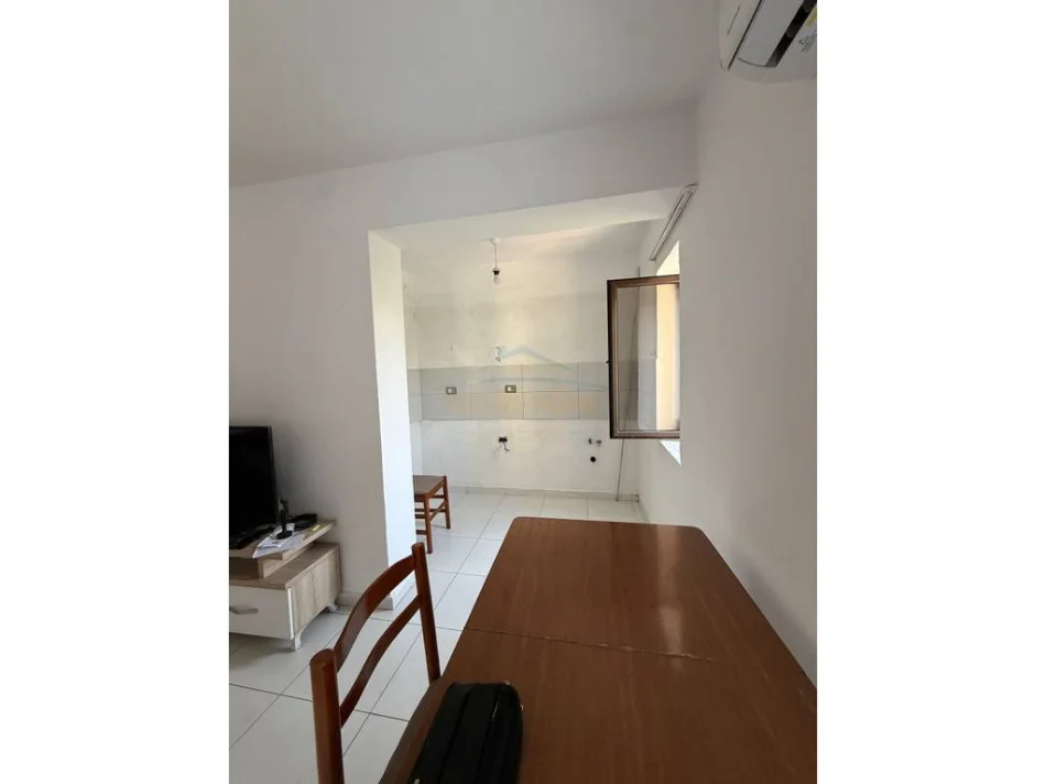 Tirane, jepet me qera apartament 3+1 Kati 3, 90 m² 650 € (Rruga Bardhyl)