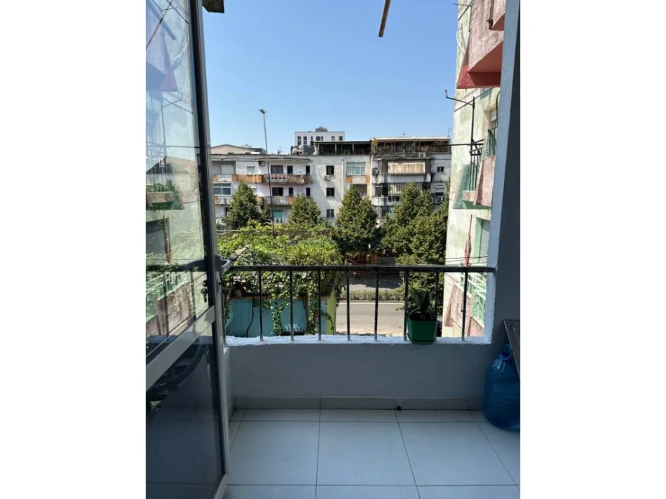 Tirane, jepet me qera apartament 3+1 Kati 3, 90 m² 650 € (Rruga Bardhyl)