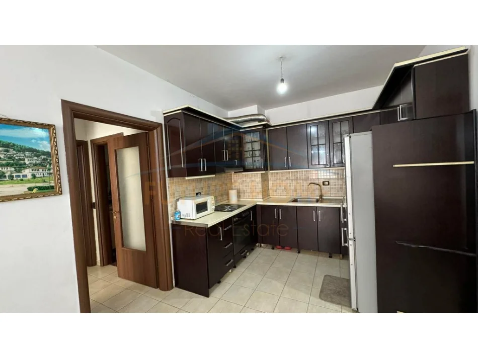 Tirane, shitet apartament 2+1 Kati 5, 92 m² 138.000 € (UNAZA E RE)