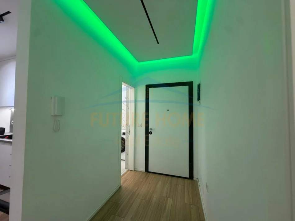 Tirane, jepet me qera apartament 2+1+Ballkon Kati 8, 78 m² 700 € (Rruga e Kavajes)
