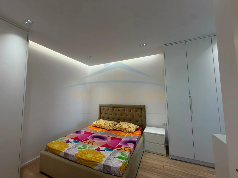 Tirane, jepet me qera apartament 2+1+Ballkon Kati 8, 78 m² 700 € (Rruga e Kavajes)