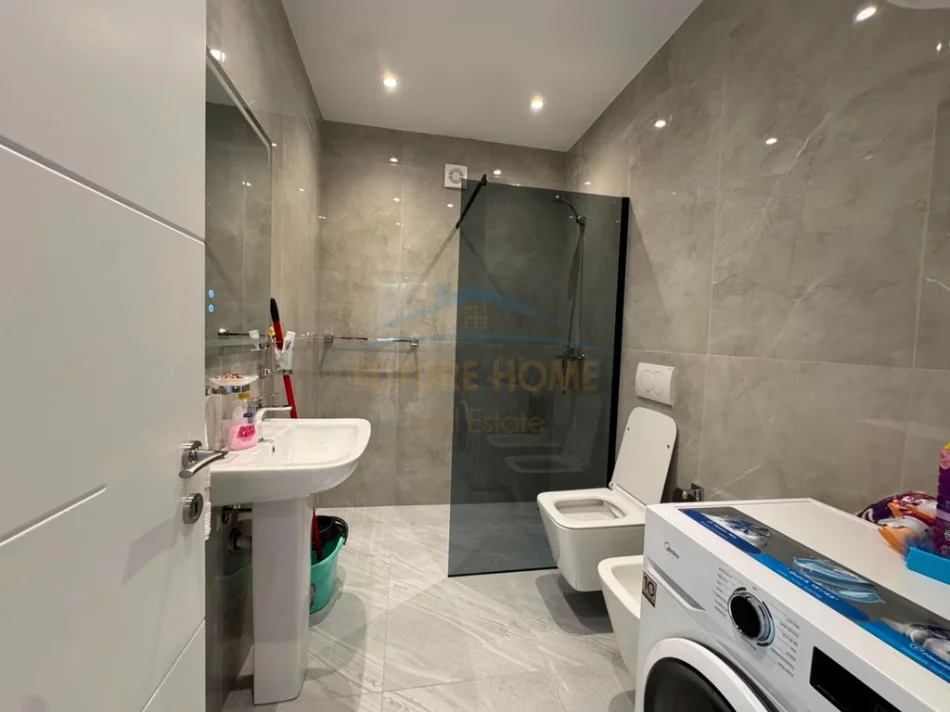 Tirane, jepet me qera apartament 1+1+Ballkon Kati 4, 72 m² 600 € (Jordan Misja)