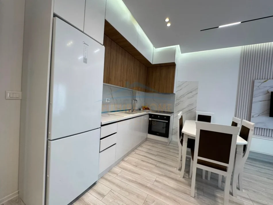 Tirane, jepet me qera apartament 1+1+Ballkon Kati 4, 72 m² 600 € (Jordan Misja)