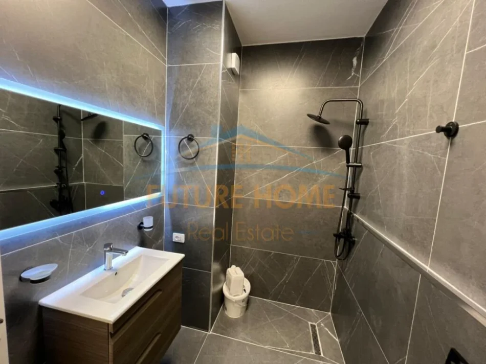 Tirane, jepet me qera ambjent biznesi Kati 6, 122 m² 1.500 € (Qendër, Perballe Toptanit)