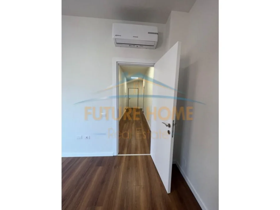 Tirane, jepet me qera ambjent biznesi Kati 6, 122 m² 1.500 € (Qendër, Perballe Toptanit)