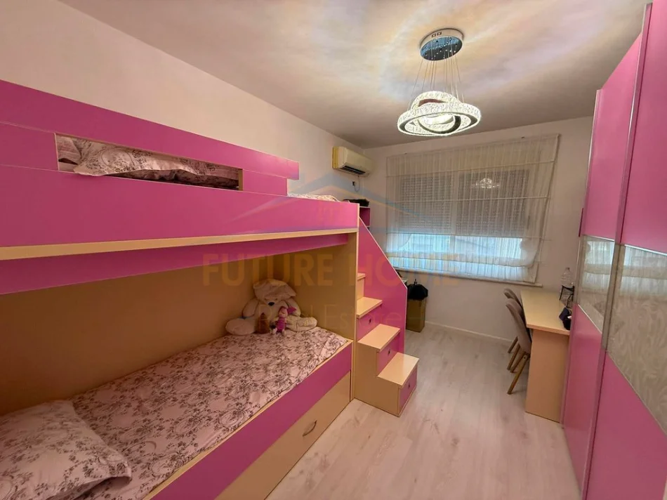 Tirane, shitet apartament 3+1+Aneks+Ballkon Kati 5, 136 m² 250.000 € (Unaza e Re)