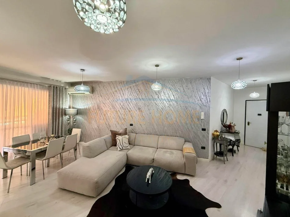 Tirane, shitet apartament 3+1+Aneks+Ballkon Kati 5, 136 m² 250.000 € (Unaza e Re)