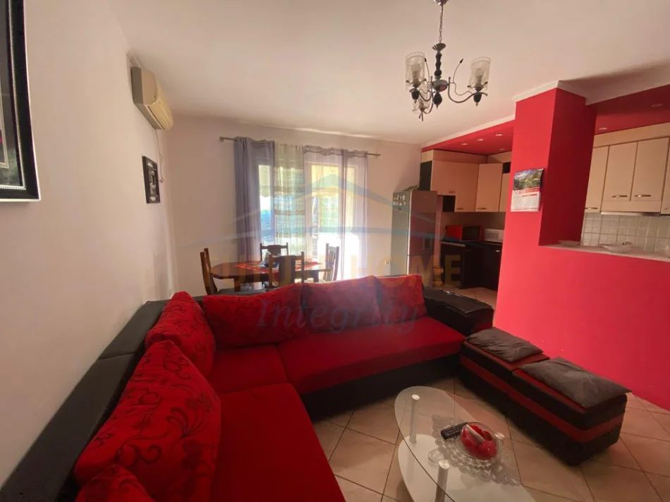 Tirane, jepet me qera apartament 2+1+Ballkon Kati 5, 79 m² 450 € (Fresku)