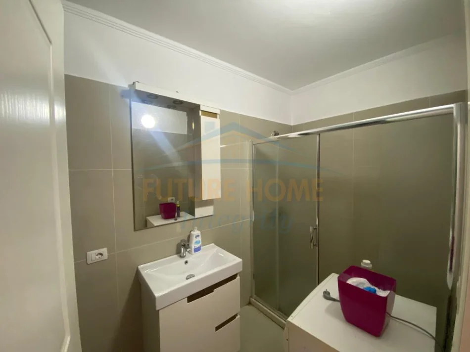 Tirane, jepet me qera apartament 2+1+Ballkon Kati 5, 79 m² 450 € (Fresk)
