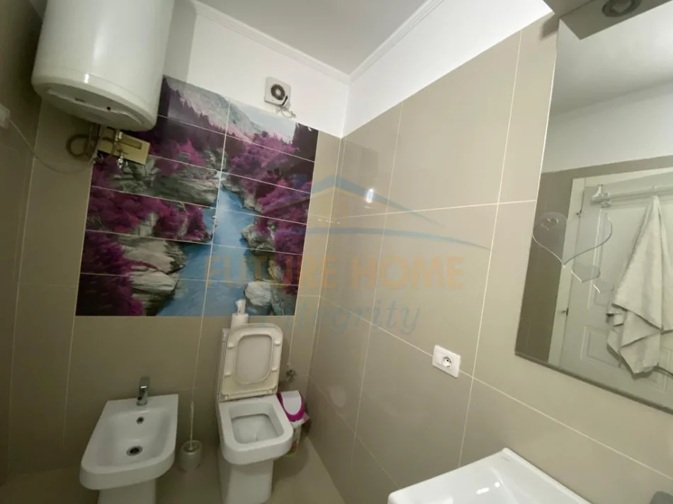 Tirane, jepet me qera apartament 2+1+Ballkon Kati 5, 79 m² 450 € (Fresku)